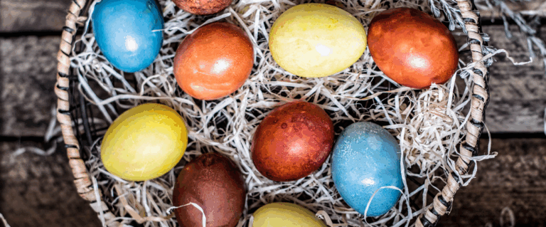 Barwisz jajka na Wielkanoc? Używaj naturalnych barwników!