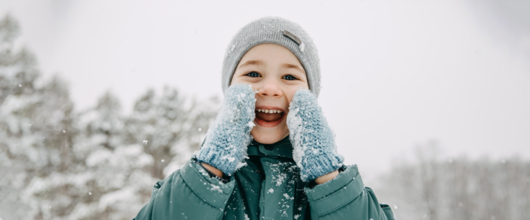 Kremy ochronne na zimę dla dzieci – jak chronić skórę przed mrozem i wiatrem?