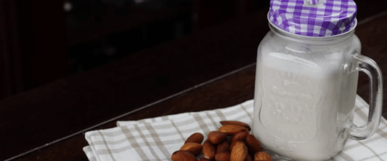 Domowe mleko migdałowe